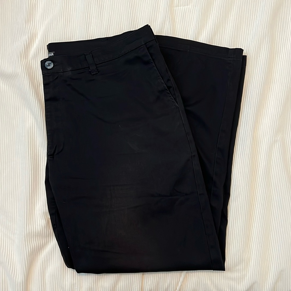 Lee | Men's Total Freedom Stretch Relaxed Fit Flat Front Pant 38Wx30L